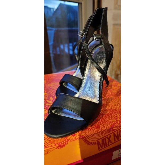 Women's Shoes MixN6   (size 7) - Picture 2 of 11